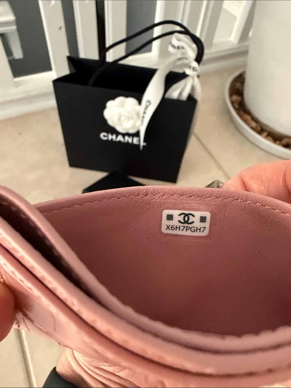 CHANEL Pink Croc-Effect Card Case with Gold CC - Picture 3 of 5